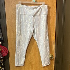 Stylish Cream Patterned Leggings